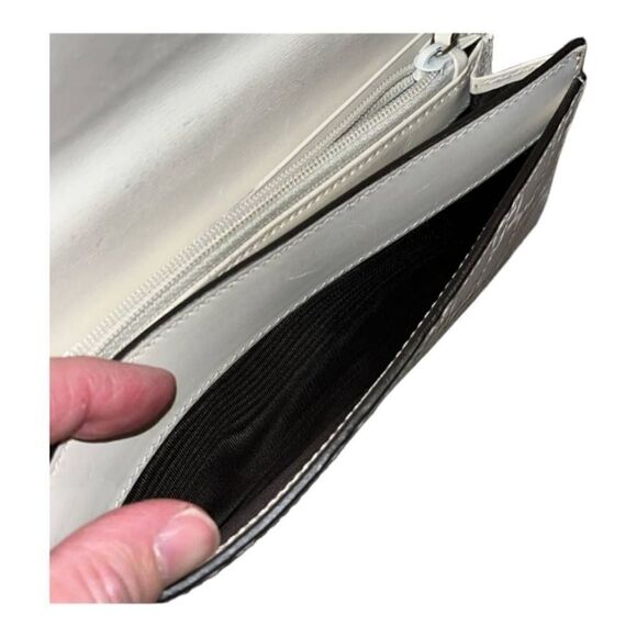 GUCCI Guccisima White Calfskin
Leather Bow Wallet Full Inclusion - Picture 6 of 13